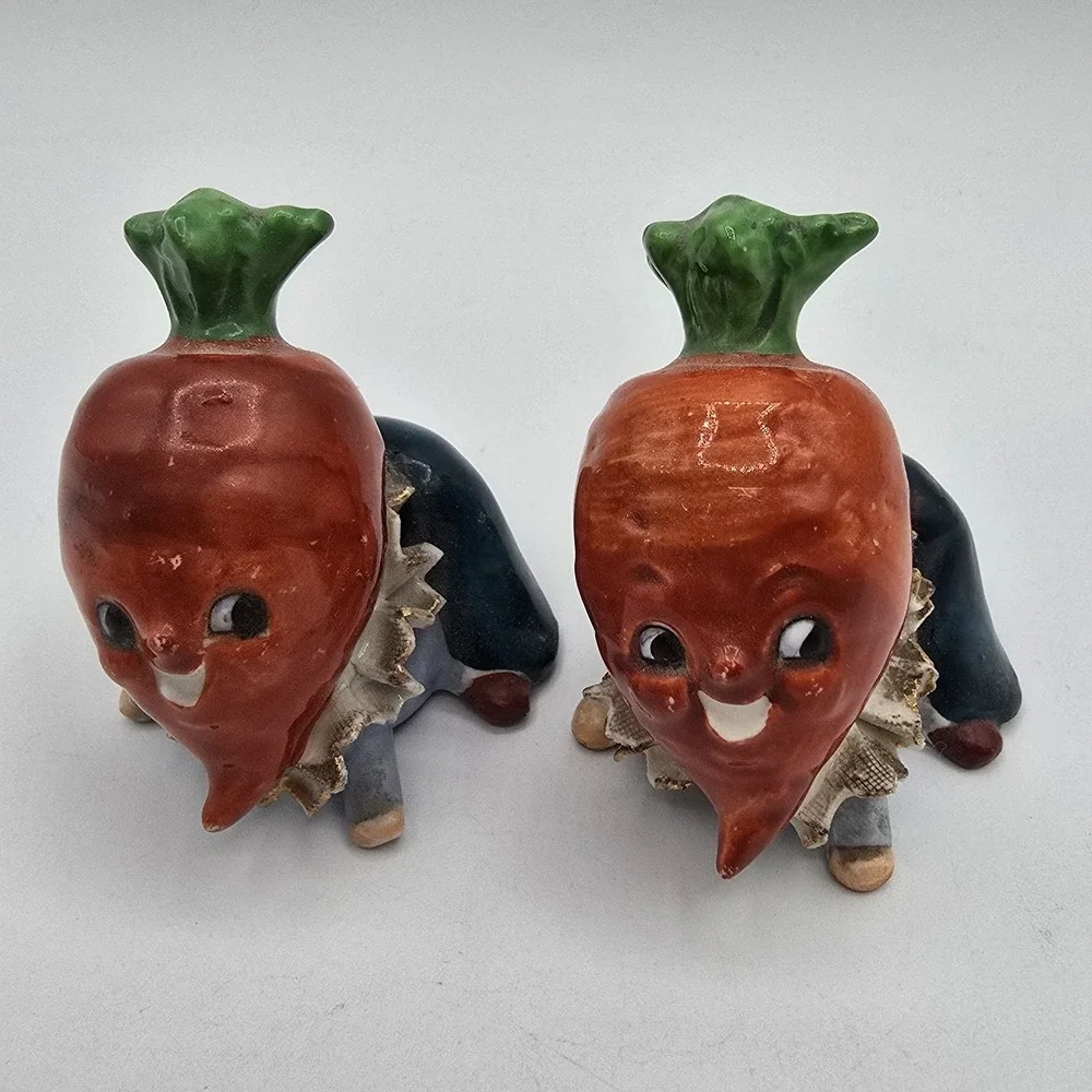 Anthropomorphic Carrot Heads Vintage Salt & Pepper Set